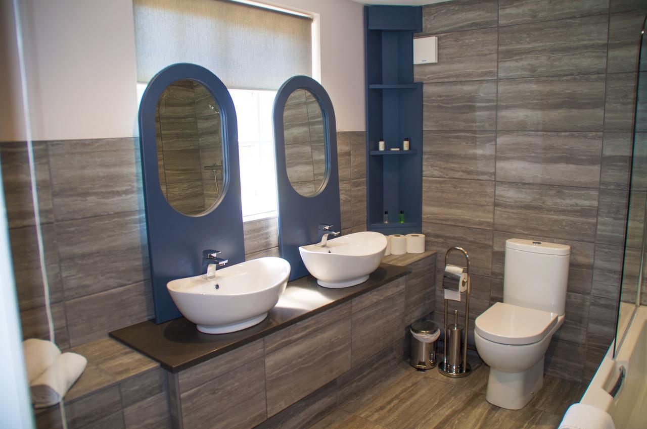 The Stable Suite At York Racecourse מראה חיצוני תמונה
