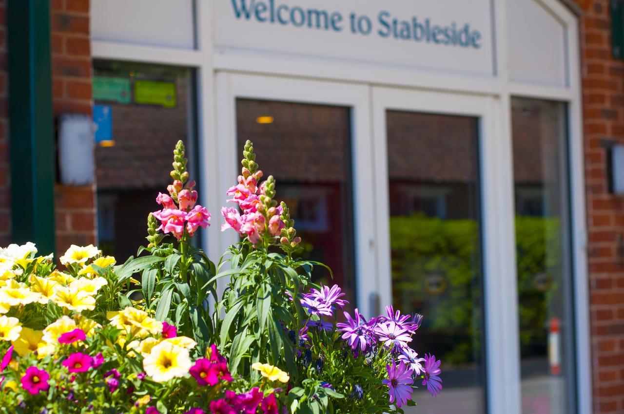 The Stable Suite At York Racecourse מראה חיצוני תמונה