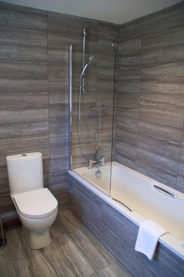 The Stable Suite At York Racecourse מראה חיצוני תמונה